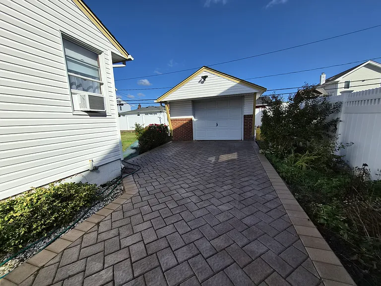 35 Elwood Ave — Photo 19