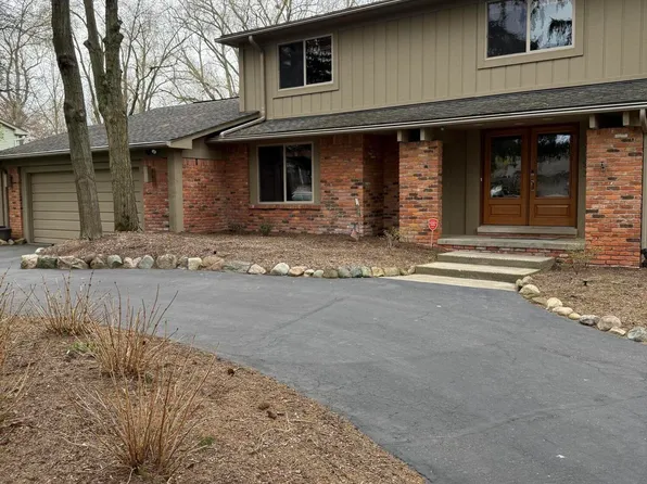 5653 Powder Horn Dr, West Bloomfield, MI 48322