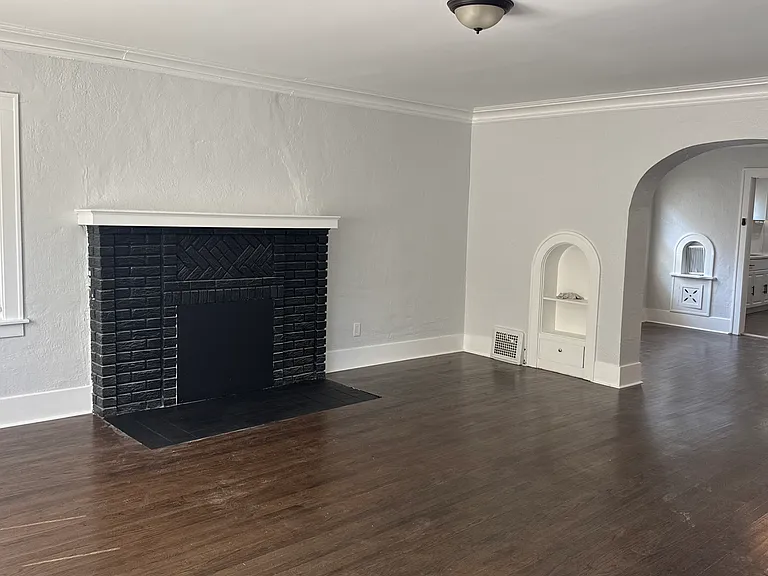 1030 N Ash St — Photo 5