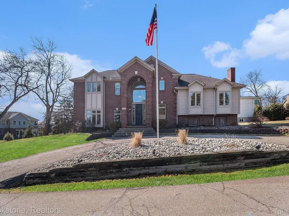 3878 Sunset Blvd, Orchard Lake, MI 48324