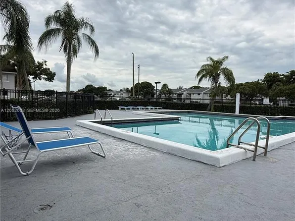 1163 Lake Terry Dr APT J, West Palm Beach, FL 33411