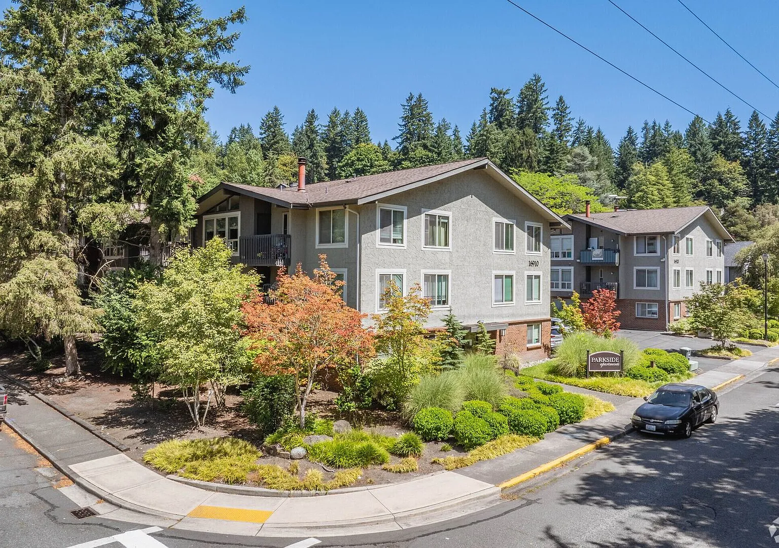 Quiet Family-Friendly Living In Downtown Redmond — Photo 1