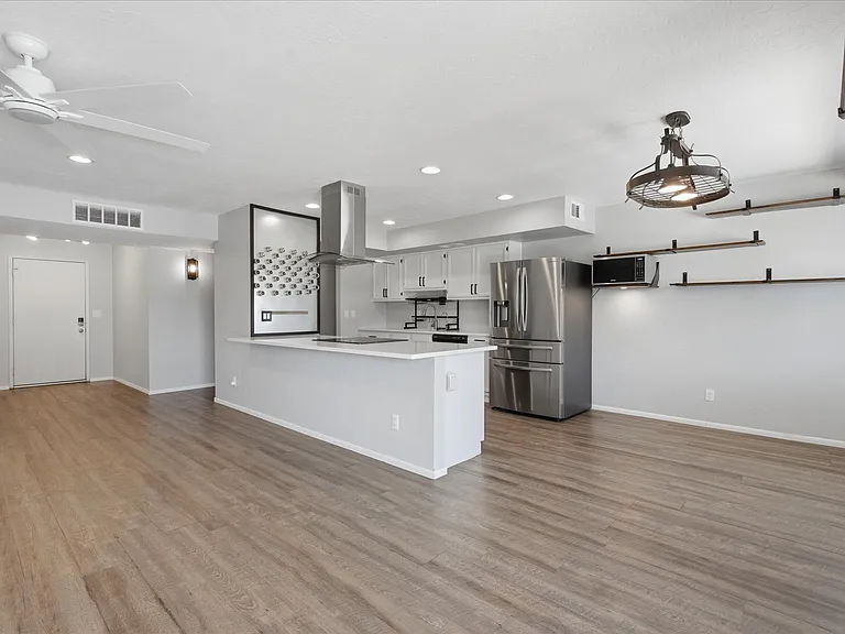 835 S 75th St — Photo 8