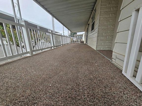 5th image of 3833 Surfside Dr