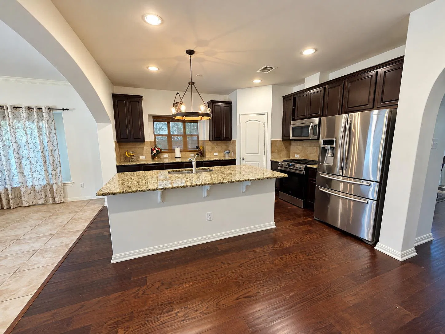 4 bed, 2.5 bath, 3085 sqft, $2,900 — Photo 4