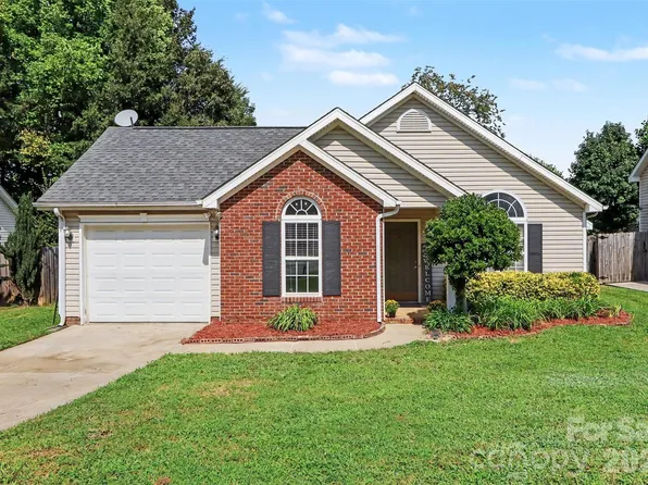 416 McGinn Grove Dr, Charlotte, NC 28216