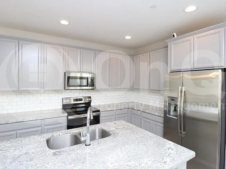 1731 E Dogwood Ln — Photo 2