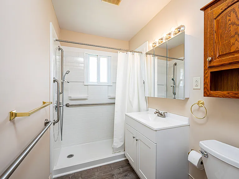 151 Edwin Dr — Photo 10
