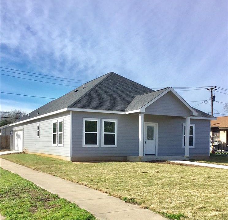 1st image of 216 E Pafford St