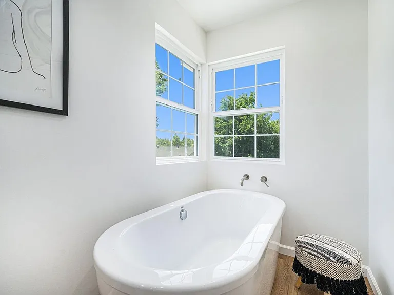 731 Beatrice St — Photo 21