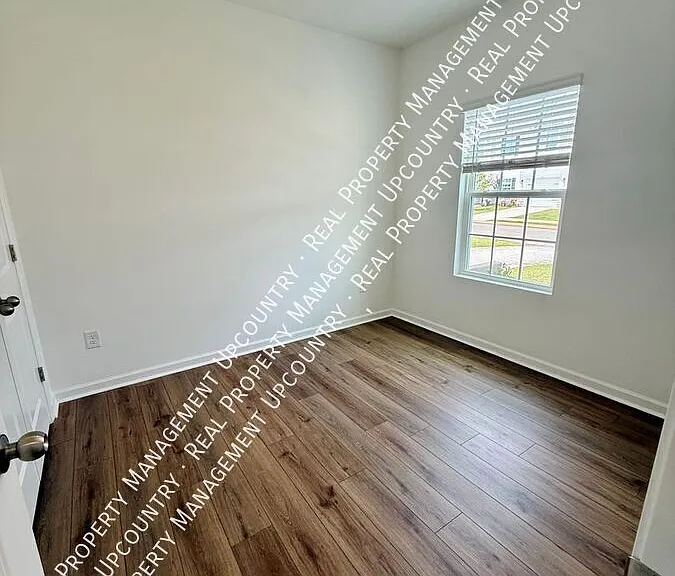 131 Holly Oak Ct — Photo 3