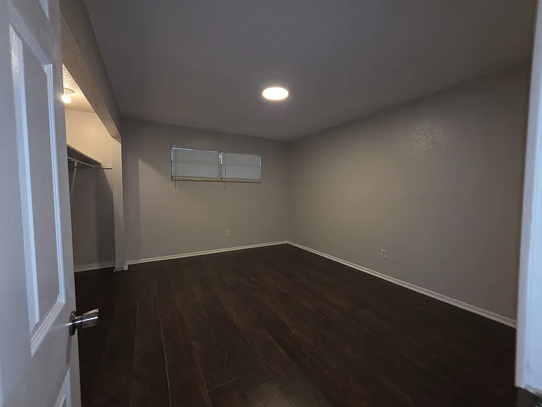 843 Grove Ave — Photo 13