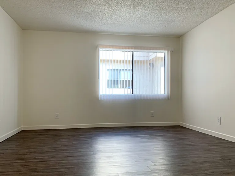 1012 E Acacia Ave #105 — Photo 3