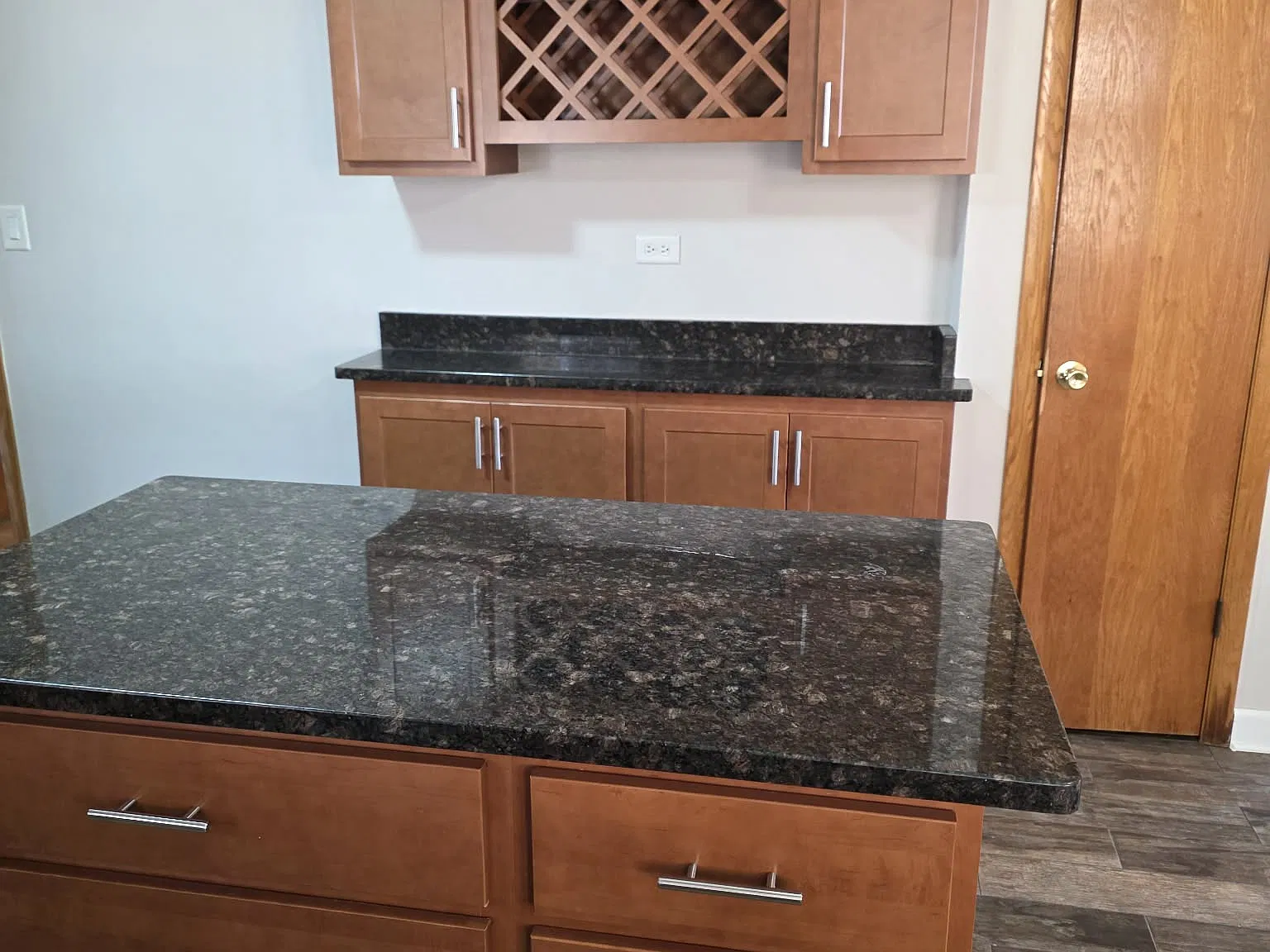 3 bed, 1.5 bath, 1350 sqft, $2,200 — Photo 2