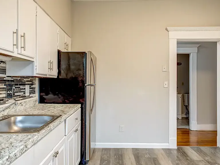 135 Belmont Apartments — Photo 12