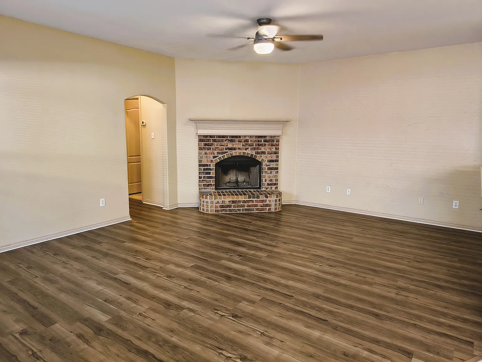3 bed, 1357 sqft, $1,800 — Photo 2