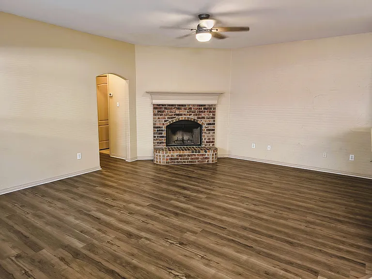 5725 Swords Dr — Photo 2