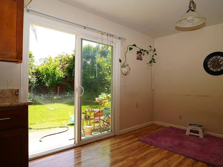 639 Sonoma Ave — Photo 5