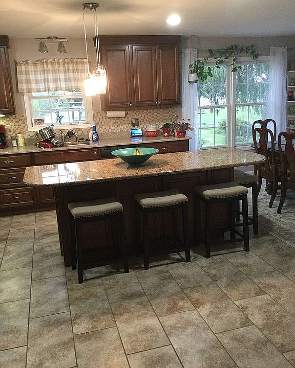 1st image of 803 Nadenbousch Ln