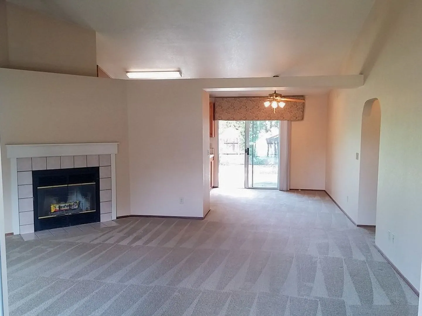 3 Bedroom Home in Hilltop Area — Photo 2