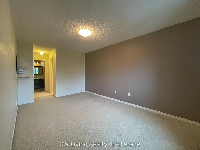 60 Coburg Cres — Photo 19