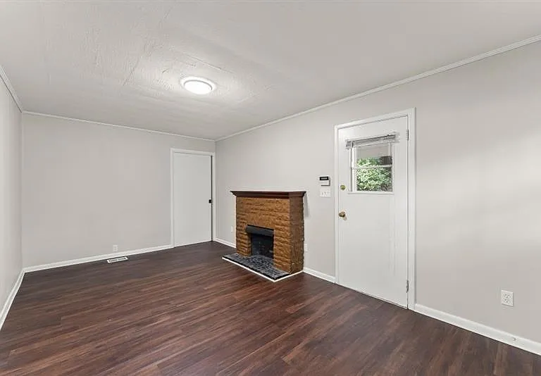 2352 Elmwood Cir SE — Photo 20