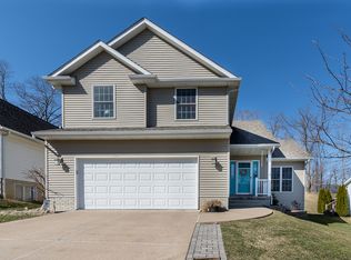 618 N 4th St, Le Claire, IA