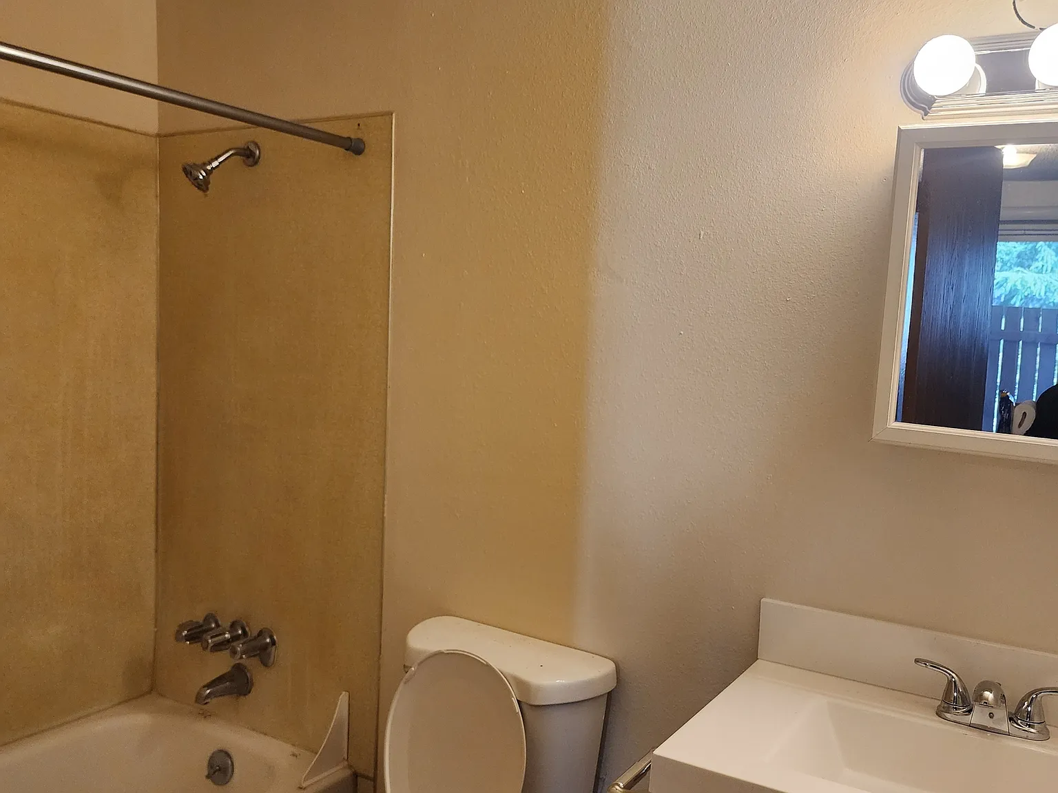P203W 7935 3rd Ave SE - 9 — Photo 3