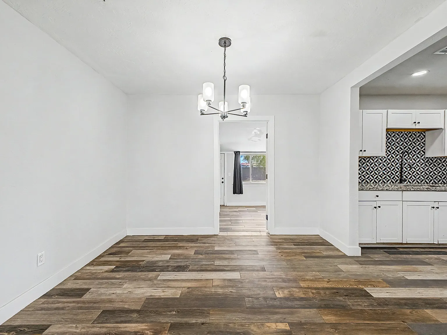 3 bed, 8900 sqft, $2,250 — Photo 3