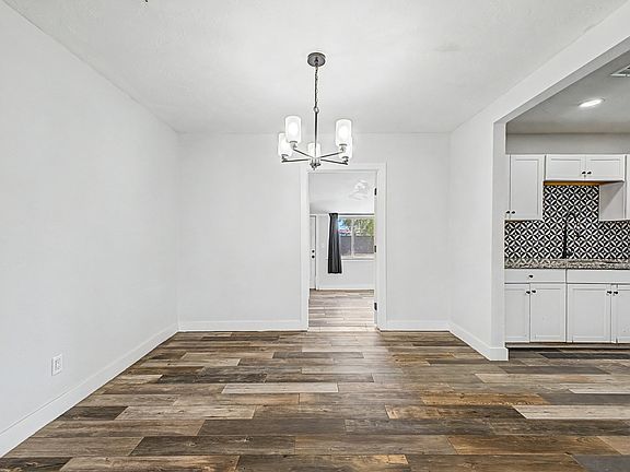 3rd image of 105 N Los Robles Dr