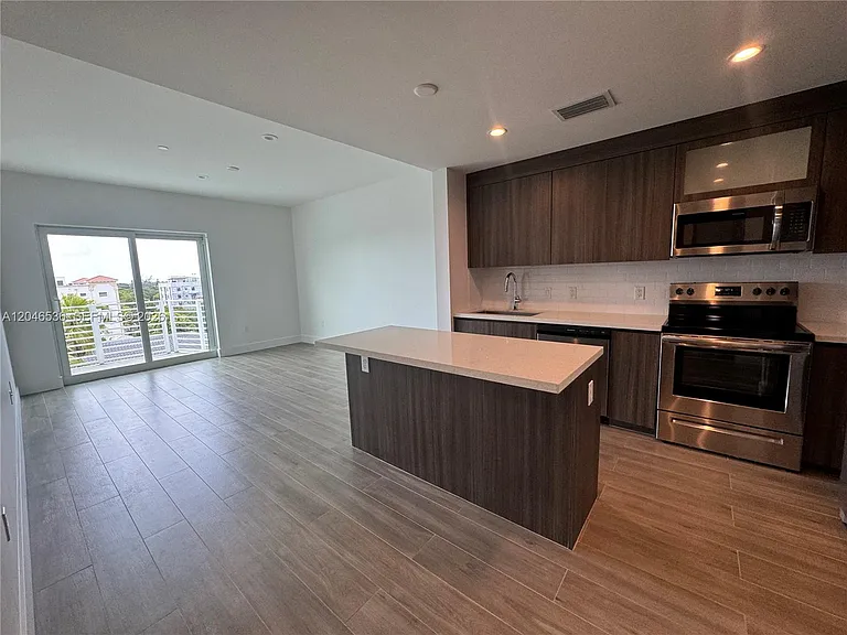 1938 Jackson St #503 — Photo 11
