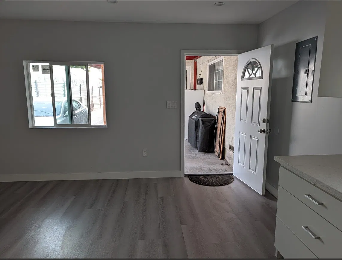 Studio, 325 sqft, $1,700 — Photo 2