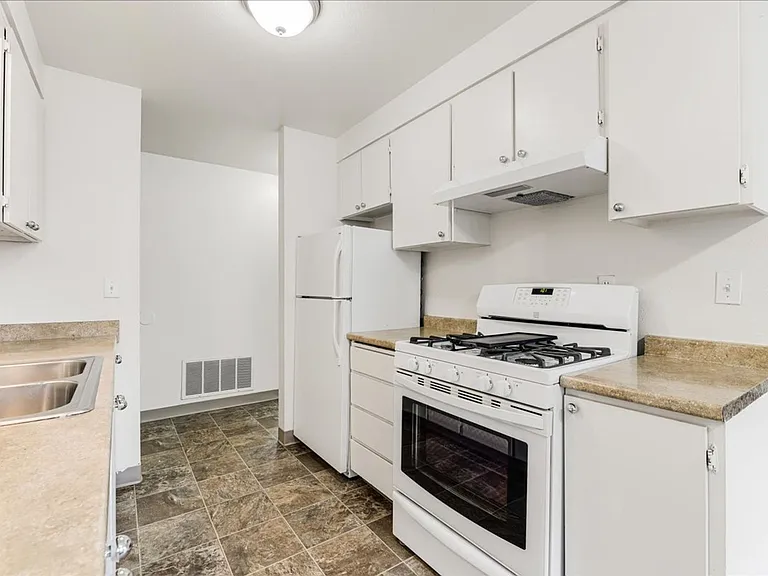 Cannon Court Apartments — Photo 18