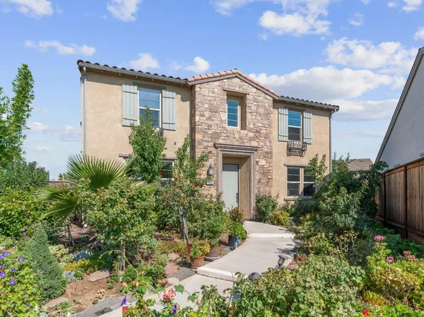 2380 Breton Dr, Oakdale, CA 95361