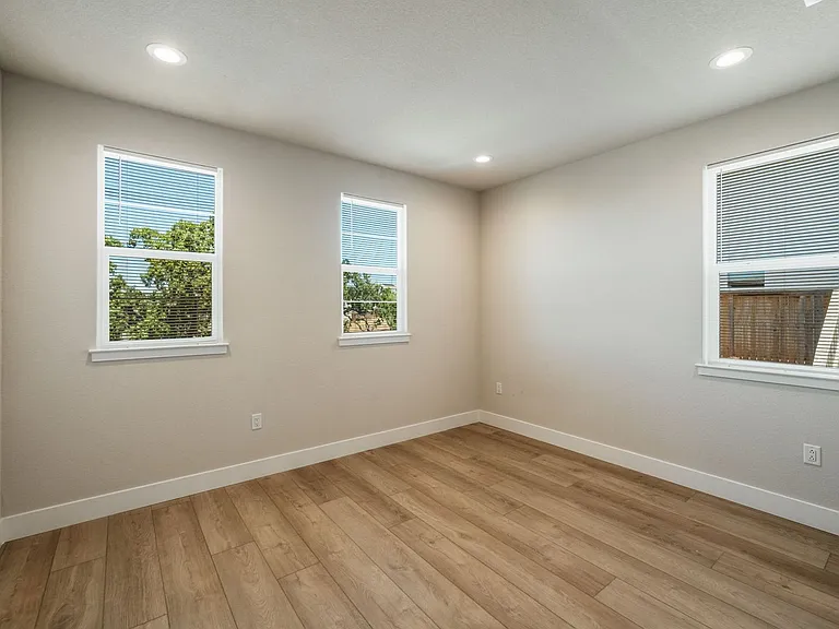 1342 Wheeler Peak Ct — Photo 33