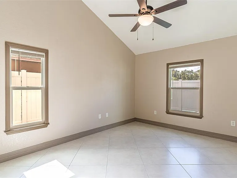 148 Madalyn Ct — Photo 5
