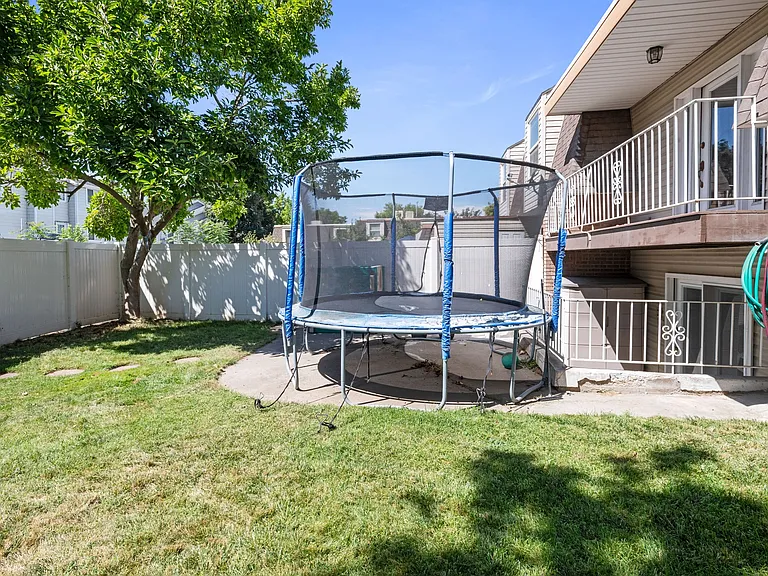 553 N 200 W — Photo 29