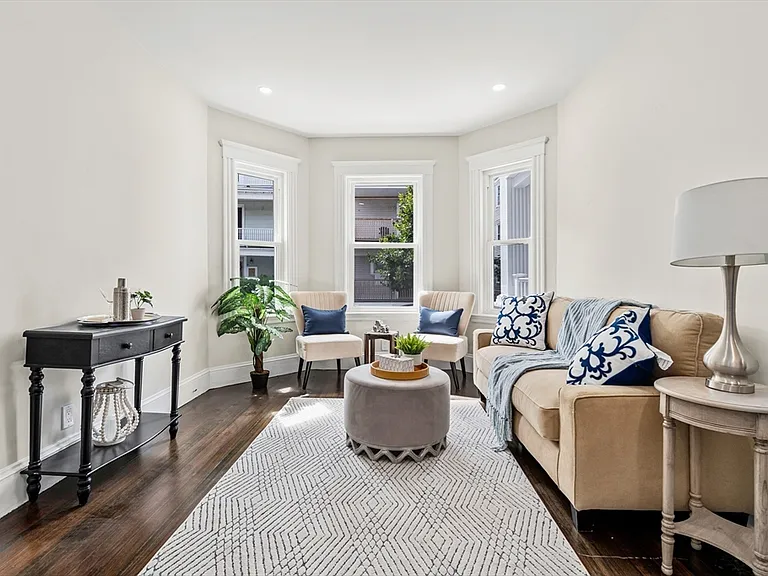 16 Hallam St #1 — Photo 1