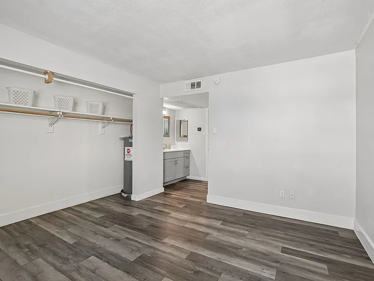 Ava North & South — Photo 34