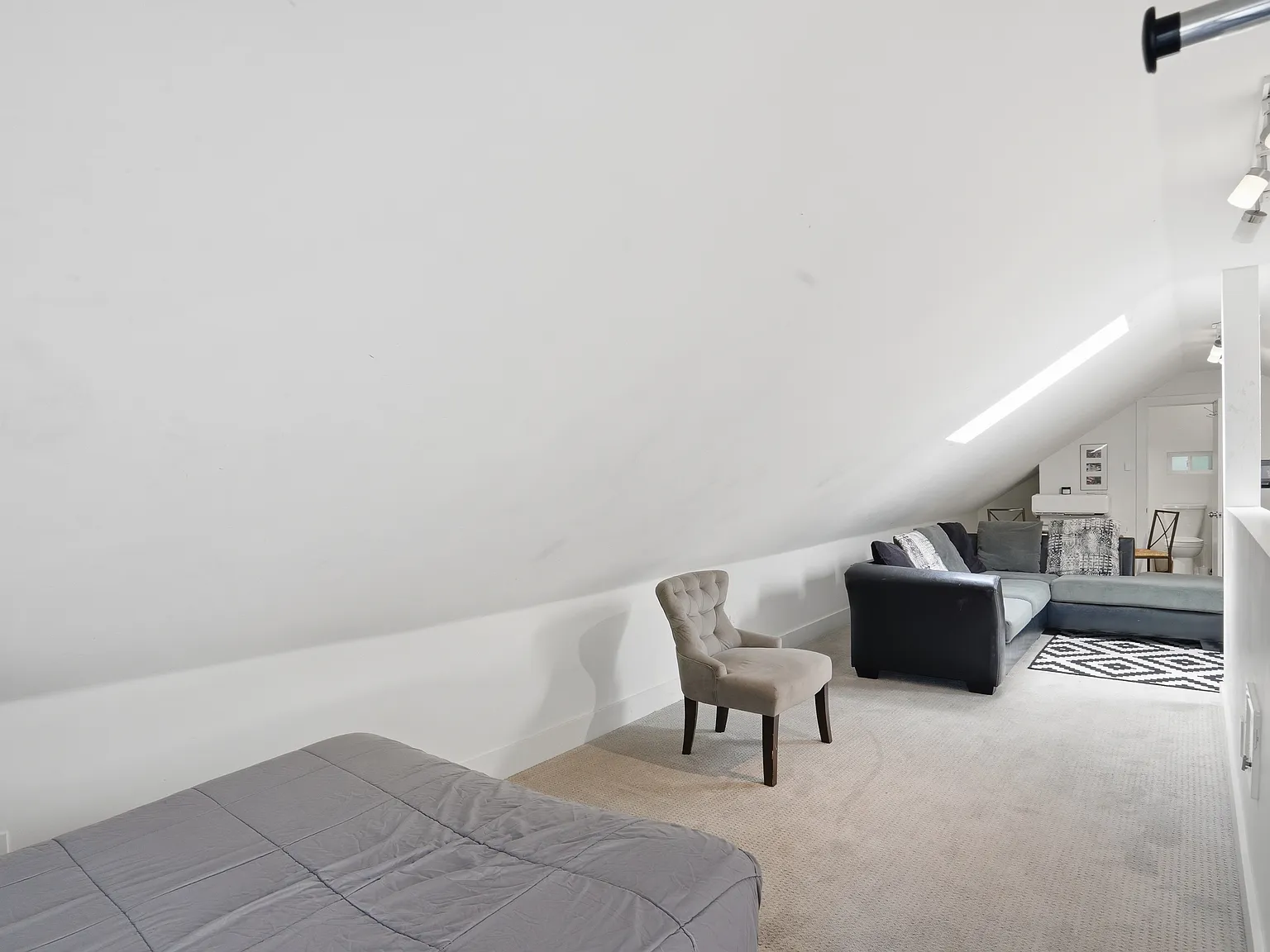 Studio, 650 sqft, $2,000 — Photo 2