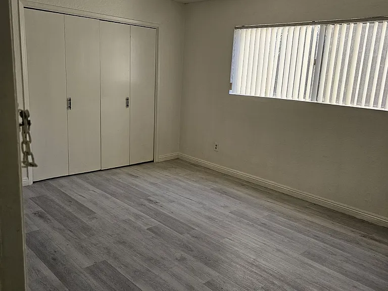 319 N Alhambra Ave — Photo 4