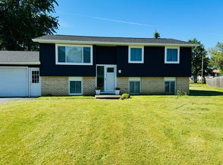 7 Regina Dr, Rochester, NY 14606