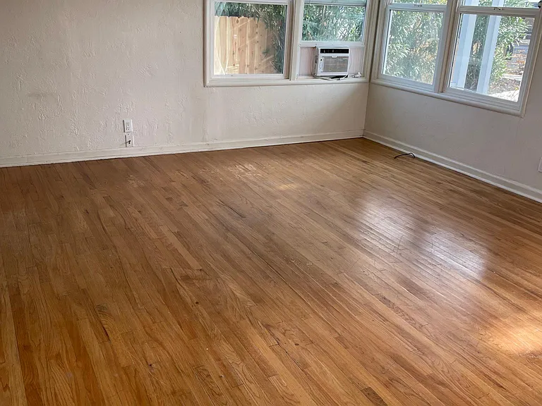 82 Robinson Ave — Photo 11