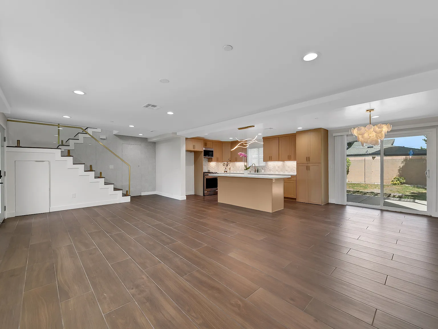 4 bed, 3.5 bath, 1820 sqft, $7,500 — Photo 4