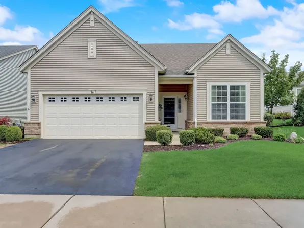 1111 Heathrow Ln, Aurora, IL 60502