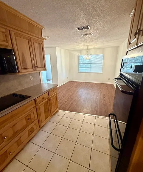 1365 W Hyman St — Photo 8
