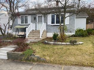 8 Woodlawn Ave, Parlin, NJ 08859