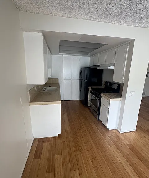 44 N Roosevelt Ave #8 — Photo 2