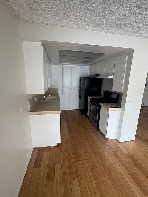Building Photo - 44 N Roosevelt Ave #8