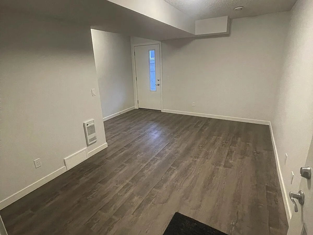 SF161 - 2 Bedroom Double Master 2.5 Bathroom Townhouse in 301 Redstone NE — Photo 2